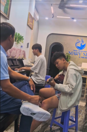 Sự kết hợp ngẫu nhiên của 2 anh em!!!