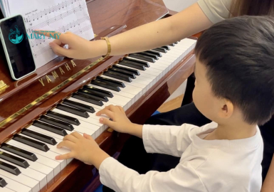 5 Lợi Ích Bất Ngờ Khi Học Piano Dành Cho Người Lớn